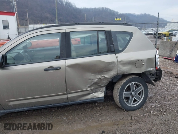2008 Jeep Compass Sport with VIN 1J8FF47W08D728845, listed as a IAAI auction lot 41673205 with 70,333 mi miles. Bid and sale history available at carsss.com. Image 6.