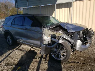 2024 Ford Explorer XLT with VIN 1FMSK7DH9RGA53632, listed as a Copart auction lot 45602795 with 3,363 mi miles and Salvage Title. Bid and sale history available at carsss.com. Image 4.