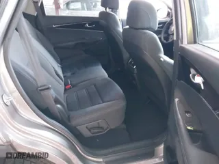 2017 Kia Sorento LX with VIN 5XYPG4A32HG288216, listed as a IAAI auction lot 40577315 with 76,934 mi miles. Bid and sale history available at carsss.com. Image 8.