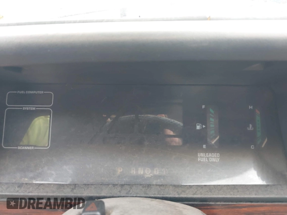 1987 Ford Taurus z VIN 1FABP53U0HA101874, wystawiony jako IAAI lot #42619153 z przebiegiem Nie podano mil oraz . Historia ofert i sprzedaży dostępna na DreamBid. Obrazek 7.