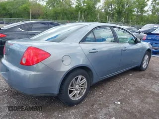 2008 Pontiac G6 1SV Value Leader z VIN 1G2ZF57B584134330, wystawiony jako IAAI lot #42176463 z przebiegiem 148 840 mil mil oraz . Historia ofert i sprzedaży dostępna na DreamBid. Obrazek 4.