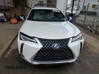 2020 Lexus UX with VIN JTHP9JBH1L2029527, listed as a Copart auction lot 39521583 with 9,093 mi miles. Bid and sale history available at carsss.com. Image 5.