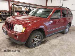 2007 Jeep Grand Cherokee Laredo with VIN 1J8GR48K97C631672, listed as a IAAI auction lot 41520054 with 231,576 mi miles. Bid and sale history available at carsss.com. Image 2.