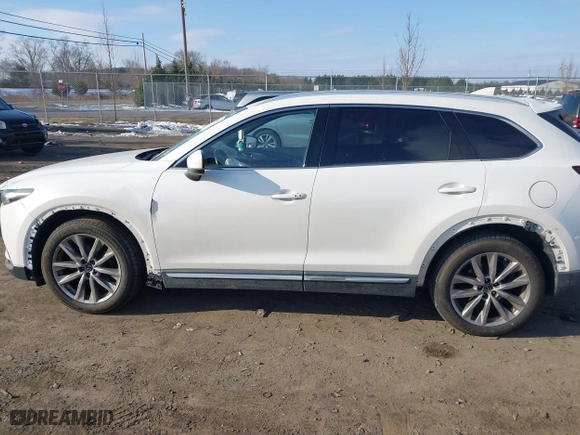 2018 Mazda CX-9 Grand Touring with VIN JM3TCBDYXJ0208654, listed as a IAAI auction lot 41410805 with 117,761 mi miles. Bid and sale history available at carsss.com. Image 14.