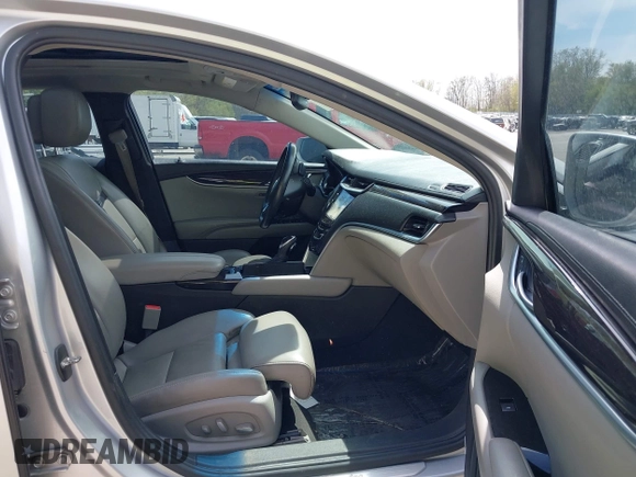 2013 Cadillac XTS Luxury z VIN 2G61P5S3XD9178601, wystawiony jako IAAI lot #42154859 z przebiegiem 111 227 mil mil oraz . Historia ofert i sprzedaży dostępna na DreamBid. Obrazek 5.