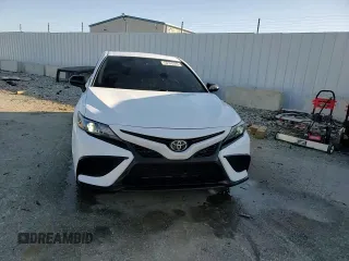 2022 Toyota Camry SE z VIN 4T1T11AK4NU063159, wystawiony jako Copart lot #53105395 z przebiegiem 43 679 mil mil oraz Szkoda całkowita • Salvage title. Historia ofert i sprzedaży dostępna na DreamBid. Obrazek 13.