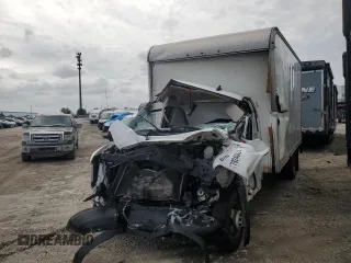 2022 GMC Savana z VIN 7GZ37TC79NN004306, wystawiony jako Copart lot #79240824 z przebiegiem Nie podano mil oraz Nie do naprawy. Historia ofert i sprzedaży dostępna na DreamBid. Obrazek 1.