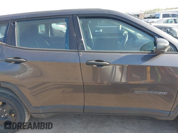 2020 Jeep Compass Sport z VIN 3C4NJCAB9LT220023, wystawiony jako IAAI lot #41999428 z przebiegiem 83 374 mil mil oraz . Historia ofert i sprzedaży dostępna na DreamBid. Obrazek 13.