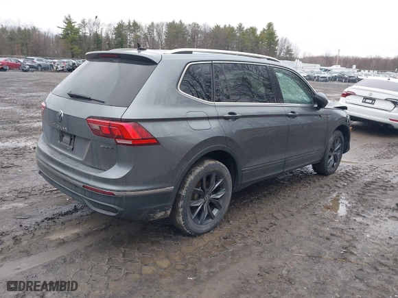 2022 Volkswagen Tiguan SE with VIN 3VV2B7AX4NM126181, listed as a IAAI auction lot 41955274 with 51,456 mi miles. Bid and sale history available at carsss.com. Image 4.