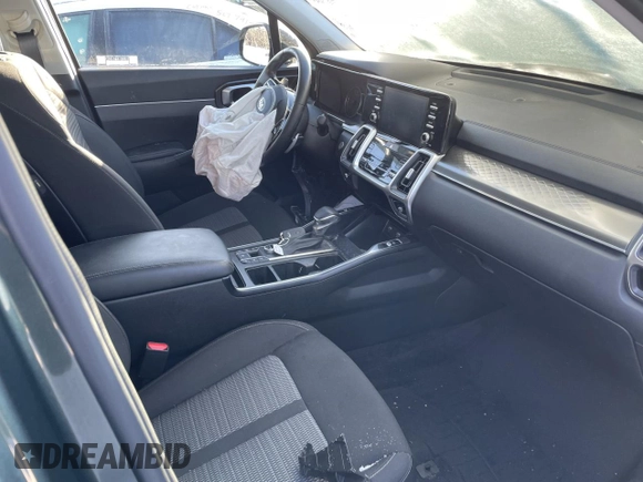 2021 Kia Sorento X-Line z VIN 5XYRGDLF1MG012586, wystawiony jako Copart lot #51568115 z przebiegiem Nie podano mil oraz Szkoda całkowita • Salvage title. Historia ofert i sprzedaży dostępna na DreamBid. Obrazek 5.
