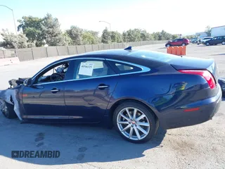 2015 Jaguar XJ with VIN SAJWA1CZ8F8V82299, listed as a IAAI auction lot 40586325 with 1 mi miles. Bid and sale history available at carsss.com. Image 13.