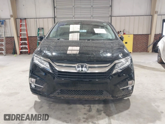 2018 Honda Odyssey Touring with VIN 5FNRL6H87JB105410, listed as a IAAI auction lot 41860707 with 91,908 mi miles. Bid and sale history available at carsss.com. Image 12.