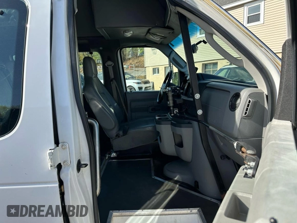 2014 Ford Econoline Cargo Commercial with VIN 1FTNS2EWXEDA65012, listed as a Copart auction lot 55211795 with 181,271 mi miles and Clean Title. Bid and sale history available at carsss.com. Image 5.