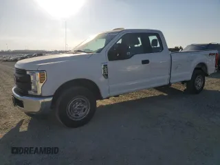 2019 Ford F-250 XL z VIN 1FT7X2A66KEG78444, wystawiony jako Copart lot #70978924 z przebiegiem 115 386 mil mil oraz Szkoda całkowita • Salvage title. Historia ofert i sprzedaży dostępna na DreamBid. Obrazek 1.