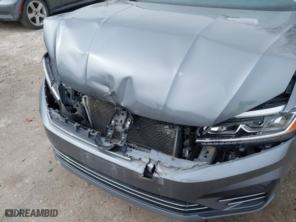 2017 Volkswagen Passat R-Line w/Comfort Pkg with VIN 1VWDT7A31HC072889, listed as a IAAI auction lot 41725530 with 104,304 mi miles. Bid and sale history available at carsss.com. Image 6.