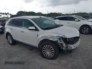 2015 Lincoln MKX z VIN 2LMDJ6JK4FBL22083, wystawiony jako IAAI lot #41974424 z przebiegiem 98 818 mil mil oraz . Historia ofert i sprzedaży dostępna na DreamBid. Obrazek 1.