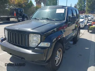 2008 Jeep Liberty Sport z VIN 1J8GN28K98W213306, wystawiony jako IAAI lot #42262242 z przebiegiem 185 794 mil mil oraz . Historia ofert i sprzedaży dostępna na DreamBid. Obrazek 6.