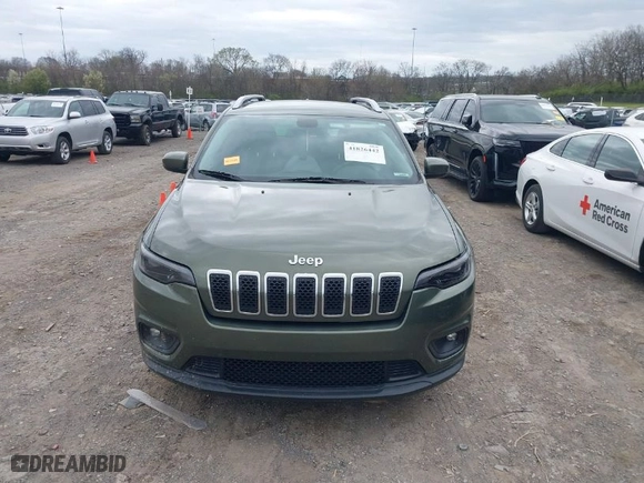 2019 Jeep Cherokee Latitude Plus with VIN 1C4PJLLB0KD248397, listed as a IAAI auction lot 41826442 with 190,145 mi miles. Bid and sale history available at carsss.com. Image 12.