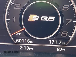 2019 Audi SQ5 Premium Plus z VIN WA1B4AFY4K2002089, wystawiony jako IAAI lot #42126337 z przebiegiem 60 116 mil mil oraz . Historia ofert i sprzedaży dostępna na DreamBid. Obrazek 16.