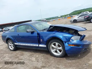 2008 Ford Mustang Deluxe with VIN 1ZVHT80NX85120503, listed as a IAAI auction lot 42530285 with 171,570 mi miles and . Bid and sale history available at DreamBid. Image 14.