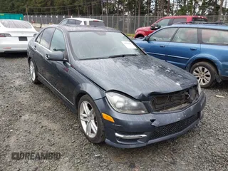 2013 Mercedes-Benz C 250 Sport z VIN WDDGF4HBXDA755303, wystawiony jako IAAI lot #41898828 z przebiegiem 119 836 mil mil oraz . Historia ofert i sprzedaży dostępna na DreamBid. Obrazek 1.