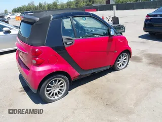2011 Smart fortwo Passion z VIN WMEEK3BA7BK427739, wystawiony jako IAAI lot #42224225 z przebiegiem 31 675 mil mil oraz . Historia ofert i sprzedaży dostępna na DreamBid. Obrazek 4.