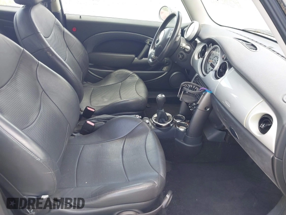 2002 MINI Hardtop with VIN WMWRC33432TE11649, listed as a IAAI auction lot 42583224 with 114,339 mi miles and . Bid and sale history available at DreamBid. Image 5.