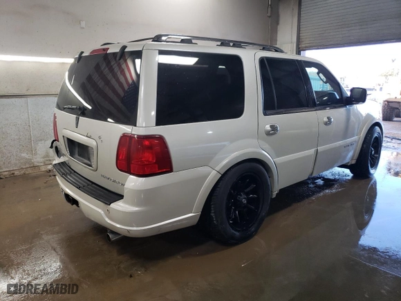 2006 Lincoln Navigator Luxury with VIN 5LMFU28596LJ17750, listed as a Copart auction lot 44047755 with 170,908 mi miles and Salvage Title. Bid and sale history available at carsss.com. Image 3.