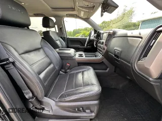 2018 GMC Sierra 1500 Denali z VIN 3GTU2PEJXJG171695, wystawiony jako Copart lot #59631005 z przebiegiem 226 029 mil mil oraz Czysty tytuł • Clean title. Historia ofert i sprzedaży dostępna na DreamBid. Obrazek 5.