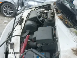 2002 Chevrolet Astro Cargo z VIN 1GCDM19X52B133954, wystawiony jako IAAI lot #42207190 z przebiegiem 413 567 mil mil oraz . Historia ofert i sprzedaży dostępna na DreamBid. Obrazek 19.