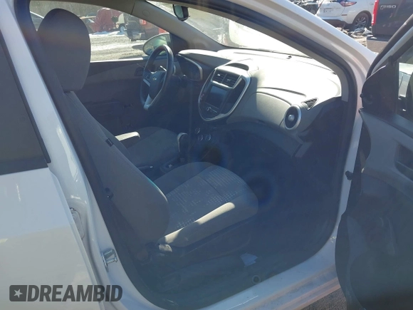 2020 Chevrolet Sonic LT z VIN 1G1JG6SB6L4110185, wystawiony jako IAAI lot #41351600 z przebiegiem 68 813 mil mil oraz . Historia ofert i sprzedaży dostępna na DreamBid. Obrazek 5.