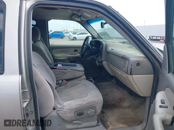 2002 Chevrolet Tahoe LS z VIN 1GNEC13V22R206341, wystawiony jako IAAI lot #42436560 z przebiegiem 271 904 mil mil oraz . Historia ofert i sprzedaży dostępna na DreamBid. Obrazek 5.