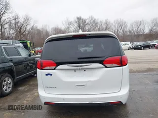 2017 Chrysler Pacifica Touring L with VIN 2C4RC1BG4HR583463, listed as a IAAI auction lot 41487599 with 180,459 mi miles and . Bid and sale history available at DreamBid. Image 17.