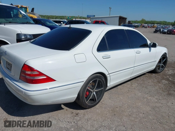 2000 Mercedes-Benz S-Class with VIN WDBNG70JXYA019842, listed as a IAAI auction lot 42056906 with 343,597 mi miles. Bid and sale history available at carsss.com. Image 4.