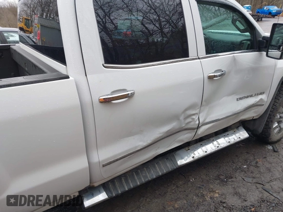 2019 GMC Sierra 2500HD Denali with VIN 1GT12SEY8KF226666, listed as a IAAI auction lot 41717939 with 45,325 mi miles. Bid and sale history available at carsss.com. Image 6.