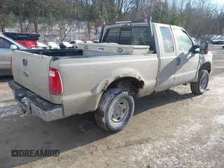 2008 Ford Super Duty F-250 SRW XL with VIN 1FTSX21Y38EB93621, listed as a IAAI auction lot 41379532 with 225,489 mi miles. Bid and sale history available at carsss.com. Image 4.
