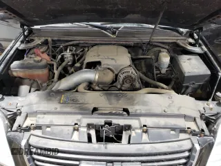 2010 GMC Yukon XL z VIN 1GKUKKE39AR133545, wystawiony jako Copart lot #48622635 z przebiegiem 243 633 mil mil oraz Tytuł czysty. Historia ofert i sprzedaży dostępna na DreamBid. Obrazek 12.