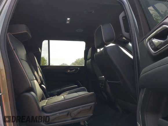 2023 Chevrolet Suburban Premier z VIN 1GNSKFKD8PR305863, wystawiony jako IAAI lot #37536455 z przebiegiem 13 765 mil mil oraz . Historia ofert i sprzedaży dostępna na DreamBid. Obrazek 8.