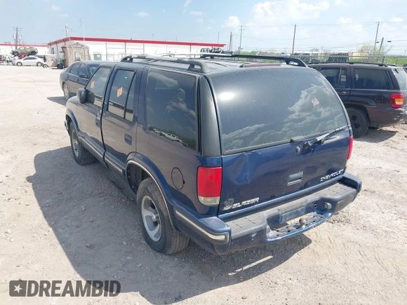 1999 Chevrolet Blazer LS z VIN 1GNCS13W1X2120019, wystawiony jako IAAI lot #41766379 z przebiegiem Nie podano mil oraz . Historia ofert i sprzedaży dostępna na DreamBid. Obrazek 3.