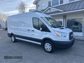 2018 Ford Transit z VIN 1FTBW2CM9JKA18939, wystawiony jako IAAI lot #41978958 z przebiegiem 236 566 mil mil oraz . Historia ofert i sprzedaży dostępna na DreamBid. Obrazek 1.