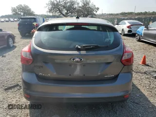 2012 Ford Focus SE z VIN 1FAHP3K28CL413193, wystawiony jako Copart lot #56333255 z przebiegiem Nie podano mil oraz Szkoda całkowita • Salvage title. Historia ofert i sprzedaży dostępna na DreamBid. Obrazek 6.