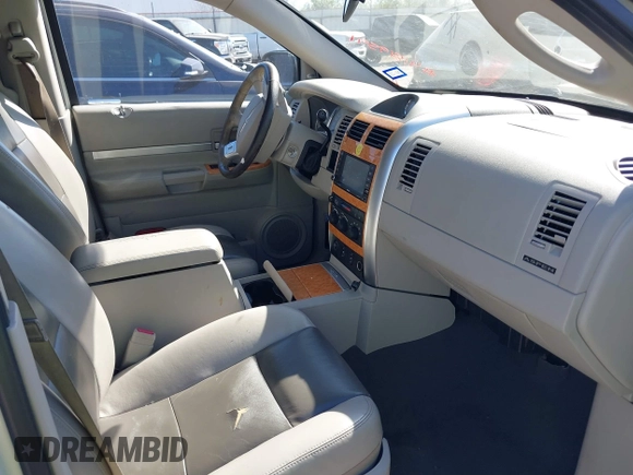 2008 Chrysler Aspen Limited z VIN 1A8HX58258F158451, wystawiony jako IAAI lot #41819591 z przebiegiem 173 482 mil mil oraz . Historia ofert i sprzedaży dostępna na DreamBid. Obrazek 5.