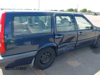 1996 Volvo 850 с VIN YV1LW5549T2227310, выставлен на аукционе IAAI как лот 42382839 с пробегом 187 485 миль миль и . История ставок и продаж доступна на DreamBid. Изображение 6.