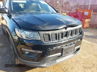 2019 Jeep Compass Altitude z VIN 3C4NJCBB1KT612989, wystawiony jako IAAI lot #41330536 z przebiegiem 145 404 mil mil oraz . Historia ofert i sprzedaży dostępna na DreamBid. Obrazek 6.