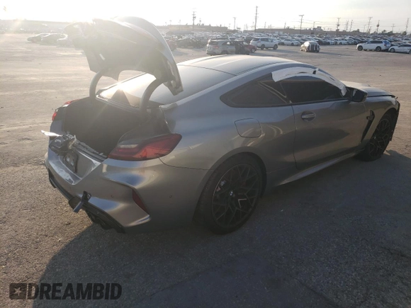 2022 BMW M8 Competition z VIN WBSAE0C02NCG86576, wystawiony jako Copart lot #39370084 z przebiegiem Nie podano mil oraz . Historia ofert i sprzedaży dostępna na DreamBid. Obrazek 3.