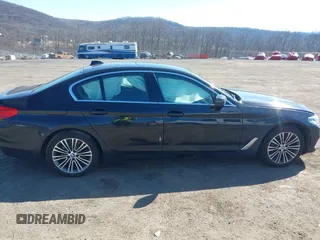 2019 BMW 5 Series 530i xDrive z VIN WBAJA7C57KWW27356, wystawiony jako IAAI lot #41711504 z przebiegiem 183 294 mil mil oraz . Historia ofert i sprzedaży dostępna na DreamBid. Obrazek 13.
