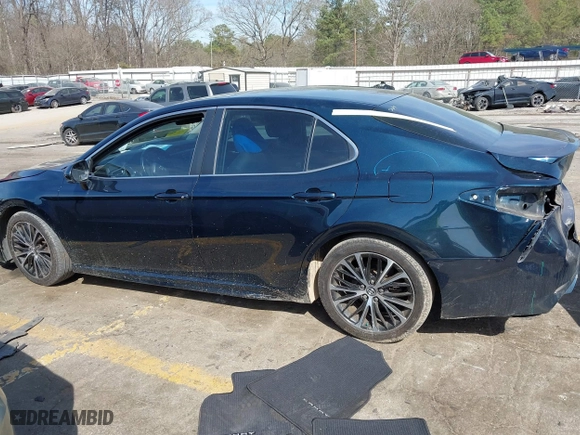 2018 Toyota Camry LE with VIN 4T1B11HK5JU633648, listed as a IAAI auction lot 41840969 with 140,071 mi miles. Bid and sale history available at carsss.com. Image 14.