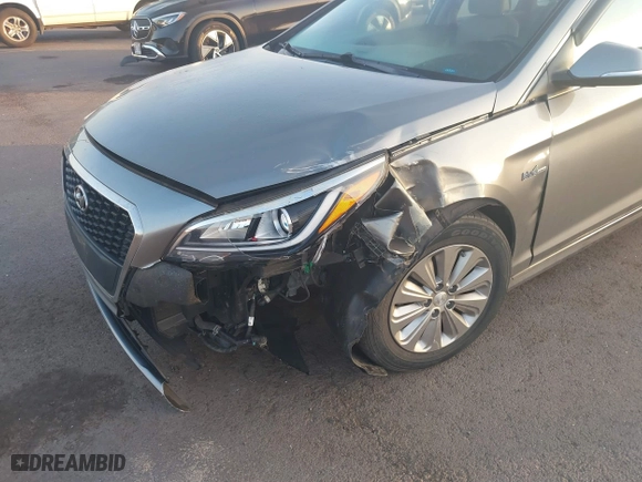 2017 Hyundai Sonata Hybrid SE with VIN KMHE24L35HA074609, listed as a IAAI auction lot 41177631 with 109,259 mi miles. Bid and sale history available at carsss.com. Image 6.