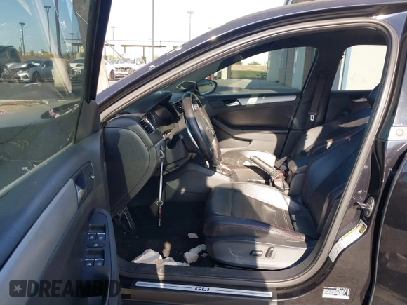 2013 Volkswagen Jetta GLI Autobahn z VIN 3VW4A7AJ9DM381412, wystawiony jako IAAI lot #42378360 z przebiegiem 125 910 mil mil oraz . Historia ofert i sprzedaży dostępna na DreamBid. Obrazek 5.