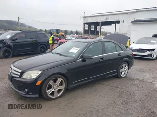 2010 Mercedes-Benz C 300 Sport z VIN WDDGF8BB0AF441321, wystawiony jako IAAI lot #42021660 z przebiegiem 143 888 mil mil oraz . Historia ofert i sprzedaży dostępna na DreamBid. Obrazek 2.